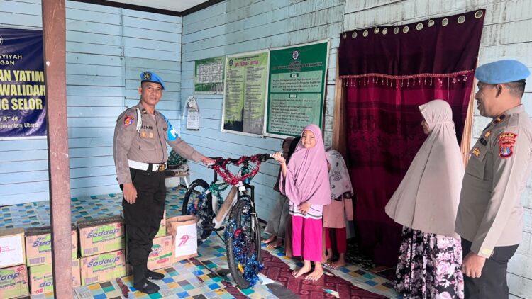 Personel Bidpropam Polda Kaltara Berikan Bantuan Sosial ke Panti dan Pesantren Dalam Rangka Hari Bhayangkara ke-79
