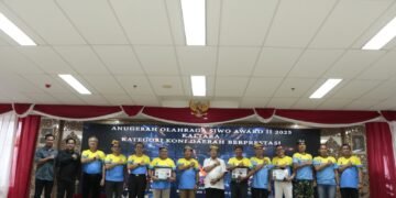 Berkontribusi Majukan Olahraga, Gubernur Raih Penghargaan SIWO PWI Award II Kaltara 2025