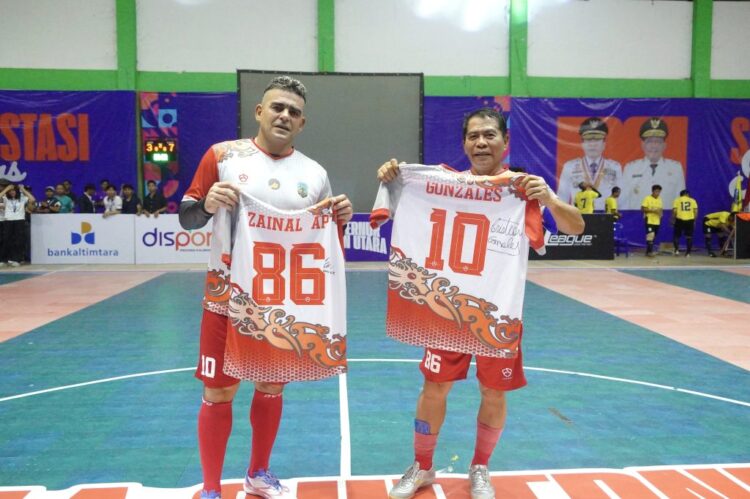 Duet Gubernur Zainal Dan Gonzales, Meriahkan Penutupan Turnamen Futsal Piala Gubernur Antar Pelajar 2025