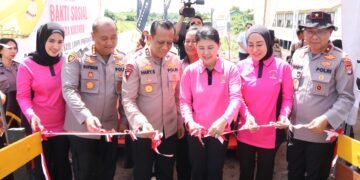 Semangat Hari Bhayangkara, Kapolda Resmikan Berbagi Fasum Untuk Desa Tanjung Buka