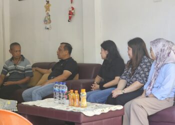 Kapolda Kaltara Jenguk Personel Polres Tarakan yang Sakit dan Berikan Apresiasi atas Loyalitasnya