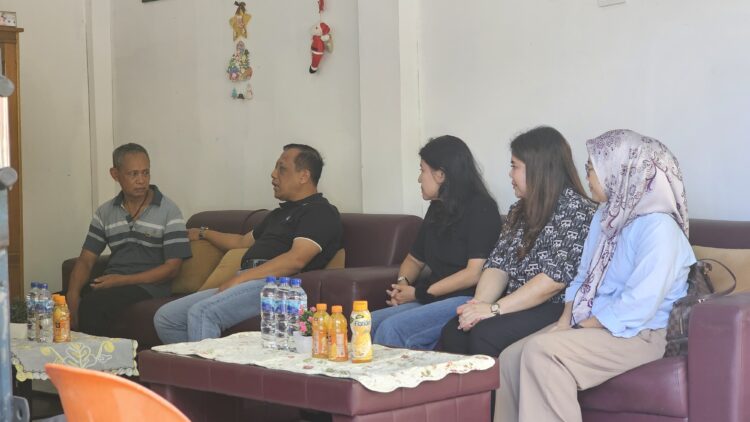 Kapolda Kaltara Jenguk Personel Polres Tarakan yang Sakit dan Berikan Apresiasi atas Loyalitasnya