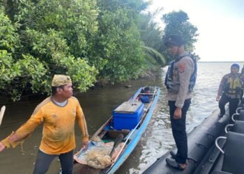 Personel Ditpolairud Polda Kaltara Laksanakan Operasi SAR di Perairan Tanjung Tiram, Korban Diduga Hilang Diserang Buaya