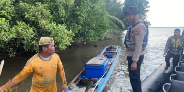 Personel Ditpolairud Polda Kaltara Laksanakan Operasi SAR di Perairan Tanjung Tiram, Korban Diduga Hilang Diserang Buaya