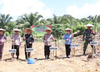 Kapolda Kaltara Hadiri Kegiatan Tanam Jagung 1 Juta Hektar di Malinau