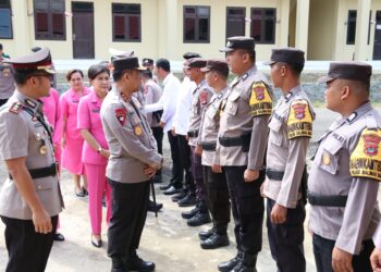 Kunjungi Polsek Sekatak Dan Malinau Barat, Kapolda Pastikan Kondisi Personel Dalam Bertugas