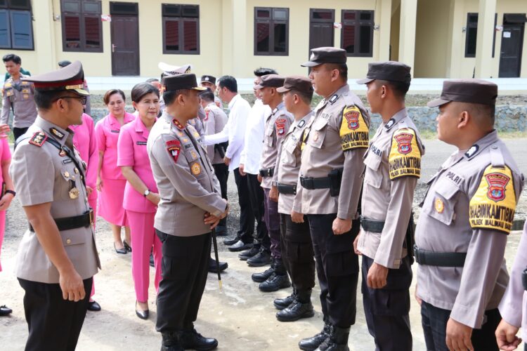 Kunjungi Polsek Sekatak Dan Malinau Barat, Kapolda Pastikan Kondisi Personel Dalam Bertugas