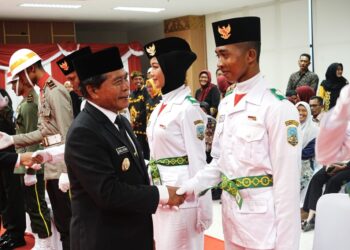 Gubernur Kukuhkan 38 Petugas Paskibraka Provinsi Kaltara 2025
