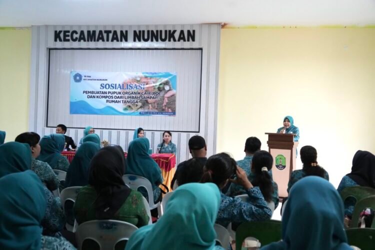 Rahmawati Zainal Ajak Kader PKK Nunukan Manfaatkan Sampah Organik Menjadi Pupuk Organik Cair (POC)