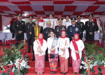 Wakapolda Kaltara Menghadiri Upacara Penurunan Bendera Merah Putih Peringatan HUT ke-80 RI