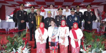 Wakapolda Kaltara Menghadiri Upacara Penurunan Bendera Merah Putih Peringatan HUT ke-80 RI