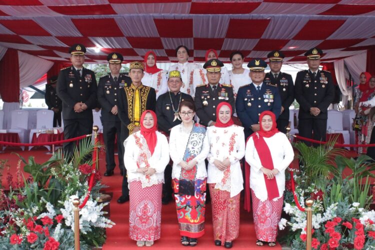 Wakapolda Kaltara Menghadiri Upacara Penurunan Bendera Merah Putih Peringatan HUT ke-80 RI