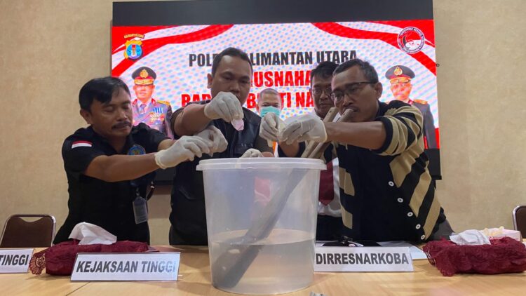 Polda Kaltara Musnahkan Barang Bukti Narkoba, Tegaskan Komitmen Polri Dalam Memberantas Narkotika