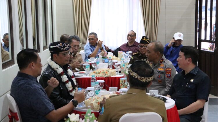 Brigjen Pol. Djati Wiyoto Abadhy, S.I.K, Kapolda Kaltara Baru Disambut Wakopolda di Bandara Juwata Tarakan