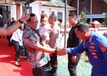 Sejumlah PJU Polda Kaltara Mengantarkan Irjen Pol. Hary Sudwijanto S.I.K., M.Si di Bandara Tarakan