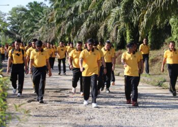 Kapolda Kaltara Pimpin Jalan Santai Bersama Personel, Bangun Kebersamaan dan Semangat Sehat