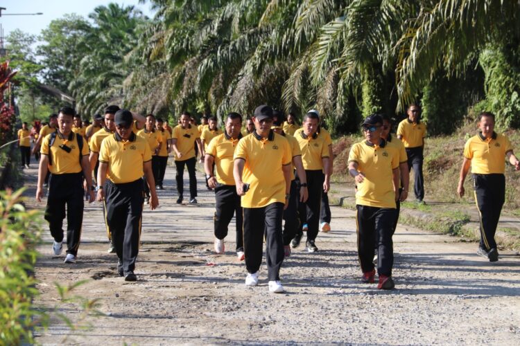 Kapolda Kaltara Pimpin Jalan Santai Bersama Personel, Bangun Kebersamaan dan Semangat Sehat