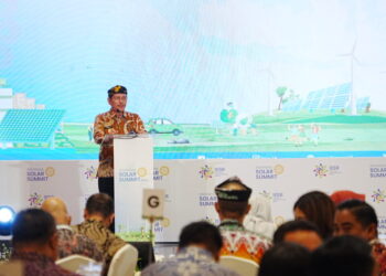 Wagub Paparkan Potensi Dan Tantangan Energi Surya di Indonesia Solar Summit 2025
