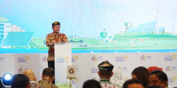Wagub Paparkan Potensi Dan Tantangan Energi Surya di Indonesia Solar Summit 2025