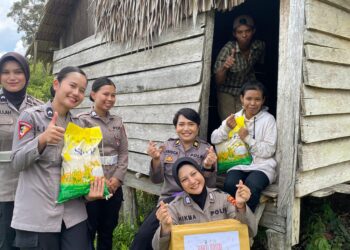 Polwan Polda Kaltara Gelar Bakti Sosial di Desa Apung dalam Rangka Hari Jadi Polwan ke-77