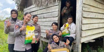Polwan Polda Kaltara Gelar Bakti Sosial di Desa Apung dalam Rangka Hari Jadi Polwan ke-77
