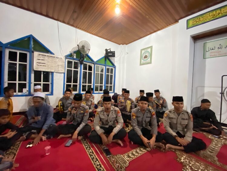 Personel Ditsamapta Polda Kaltara Tampil Sebagai Tim Hadrah dalam Peringatan Maulid Nabi di Masjid Al Hidayah