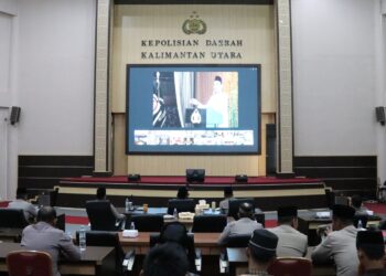 Bersama Ust Abdul Somad, Personel Polda Kaltara Bersama Polres/Ta Jajaran Laksanakan Binrohtal Virtual