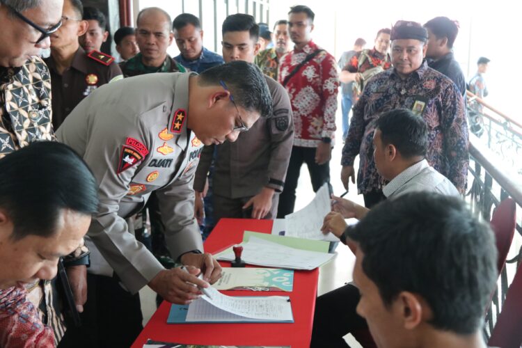 Kapolda Kaltara Turut Hadiri Rapat Forkopimda Kaltara dan Komisi II DPR RI: Bahas Penguatan Perbatasan Kaltara Sebagai Serambi Negara