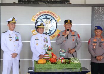 Sinergi TNI-POLRI, Kapolda Kaltara Beri “Surprise” Hangat di Mako Kodaeral Rayakan HUT ke-80 TNI