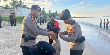 Direktorat Samapta Polda Kaltara Kukuhkan Baja AK 52/56 Lewat Tradisi Pembaretan di Tanah Kuning