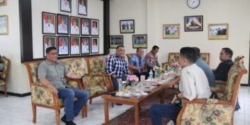 Kapolda Kaltara Beserta Sejumlah PJU Polda Kaltara Sambut Rombongan BPK RI di Bandara Juwata