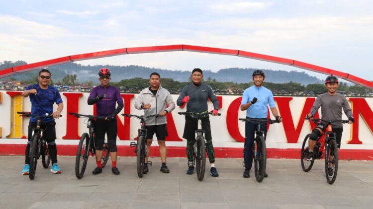 Kapolda Kaltara Gowes Pagi, Pantau Kamtibmas dan Sapa Warga Tanjung Selor