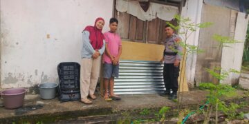 Kapolres Tarakan Serahkan Bantuan Material Bangunan untuk Rehab Rumah Warga