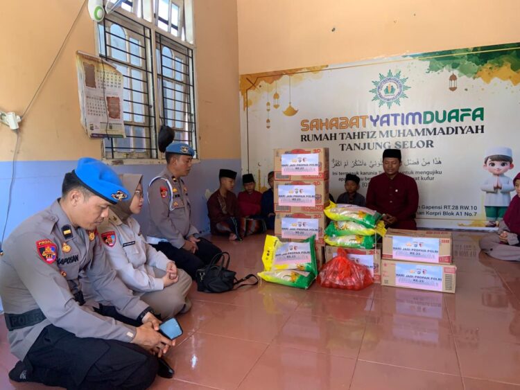 Sinergi Ditlantas, Bidpropam, dan Bhayangkari Polda Kaltara Gelar Bakti Sosial dan Jumat Berkah