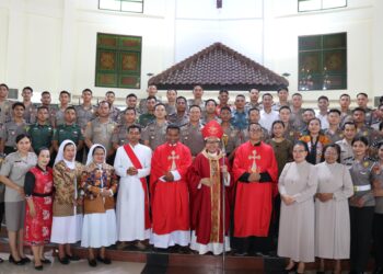 Komitmen Rohani, Personel Katholik Polda Kaltara Antusias Jadi petugas Ibadah di Gereja