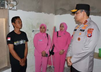 Prihatin, Kapolda Kaltara Kunjungi Rumah Korban Yang Terdampak Gempa