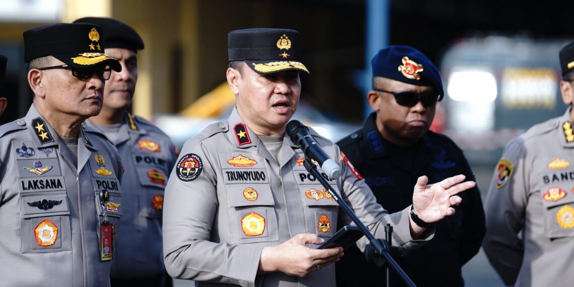 Respons Cepat Bencana: Polri Siagakan 87 Ribu Personel dan Perkuat Bantuan Logistik ke Sumatera