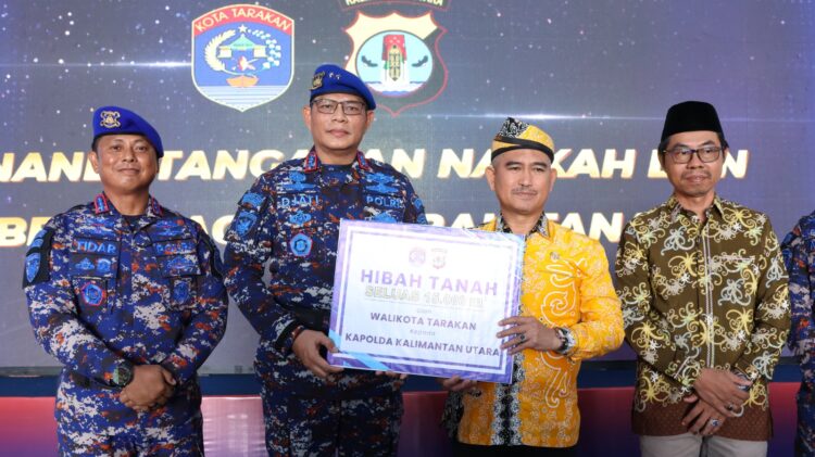 Kapolda Kaltara Resmikan Revitalisasi Dermaga Dan Penyerahan Hibah Tanah Pemkot Tarakan Dalam Syukuran HUT Polairud Ke -75