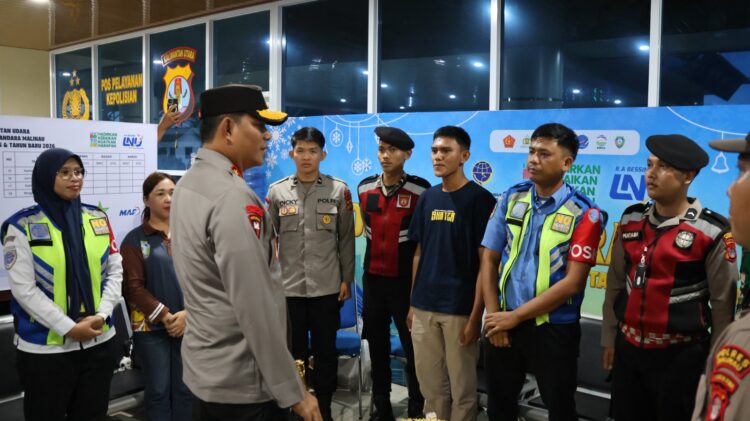 Pastikan Pelayanan Terbaik, Kapolda Kaltara Tinjau Pos Pelayanan Operasi Lilin Kayan 2025