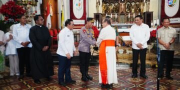 Tinjau 2 Gereja, Kapolri Pastikan Pengamanan dan Pelayanan Misa Malam Natal