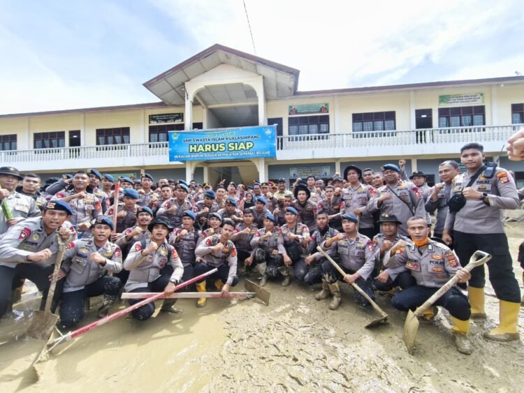 Kapolri Tinjau Aceh Tamiang, Targetkan Sekolah Bisa Segera Beroperasi