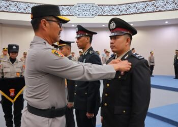 Wakapolda Kaltara Pimpin Penganugerahan Satyalancana Pengabdian Kepada Personel Polda Kaltara