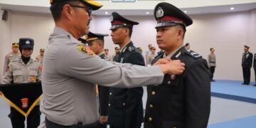 Wakapolda Kaltara Pimpin Penganugerahan Satyalancana Pengabdian Kepada Personel Polda Kaltara