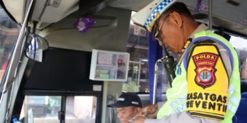Personel Ops Keselamatan Kayan Lakukan Ramp Check 4 Bus Damri, Hanya 3 Laik Jalan