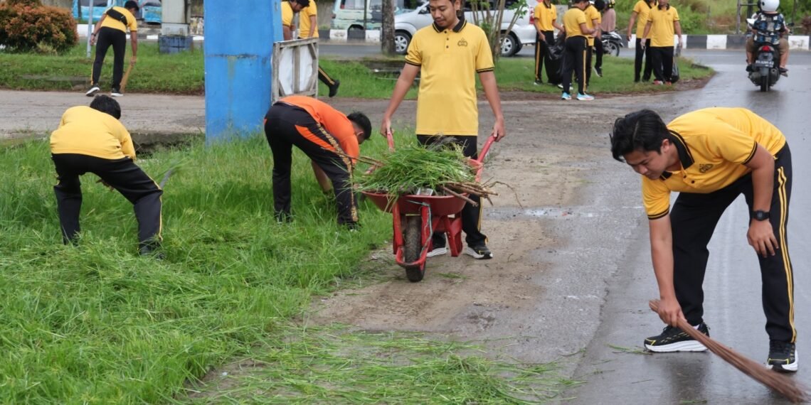 Wujud Kepedulian Lingkungan, Polda Kaltara dan Jajaran Gelar Aksi Bersih-Bersih Serentak di Sejumlah Wilayah