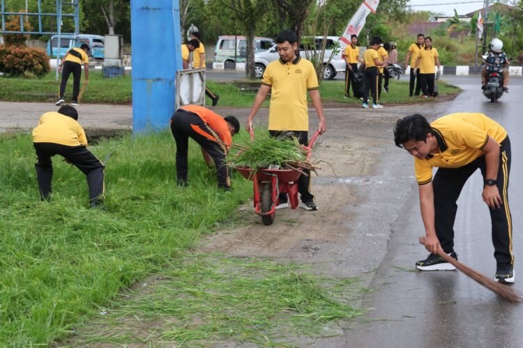 Wujud Kepedulian Lingkungan, Polda Kaltara dan Jajaran Gelar Aksi Bersih-Bersih Serentak di Sejumlah Wilayah