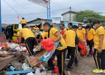 Polres Nunukan Gelar Kerja Bakti di Pasar Inhutani, Wujudkan Lingkungan Bersih dan Kondusif