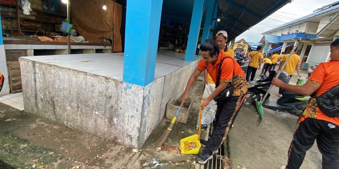 Polres Malinau Melaksanakan “Aksi Bersih-Bersih” di Daerah Pasar Induk Kabupaten Malinau