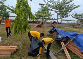 Polres Tana Tidung Laksanakan Kegiatan Kurve, Turun Langsung Bersihkan Siring dan Taman Sesayap Hilir