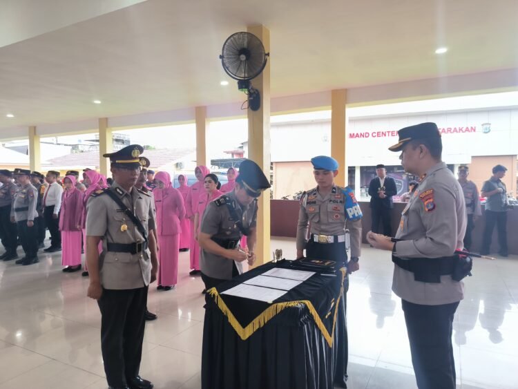 Kapolres Tarakan Pimpin Upacara Sertijab Kabagops, Kabagren dan Kabaglog